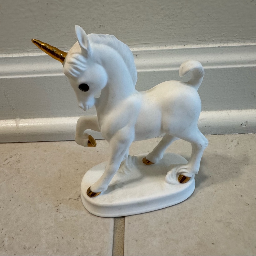 VINTAGE FINE BONE CHINA FREEMAN BY  GEORGE GOOD WHITE UNICORN HOME DECOR 4.5"